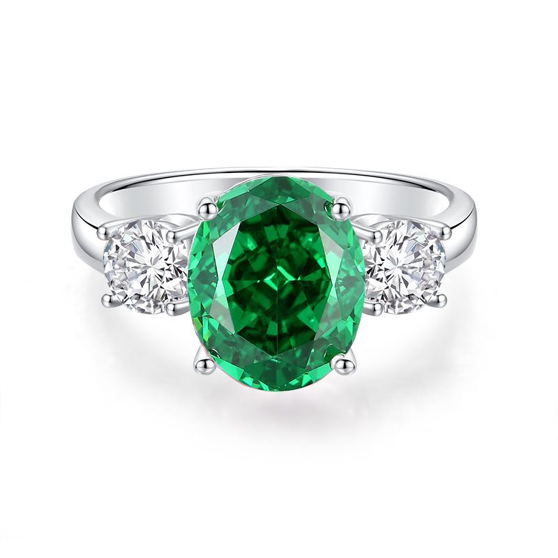 Pear cut or teardrop emerald ring