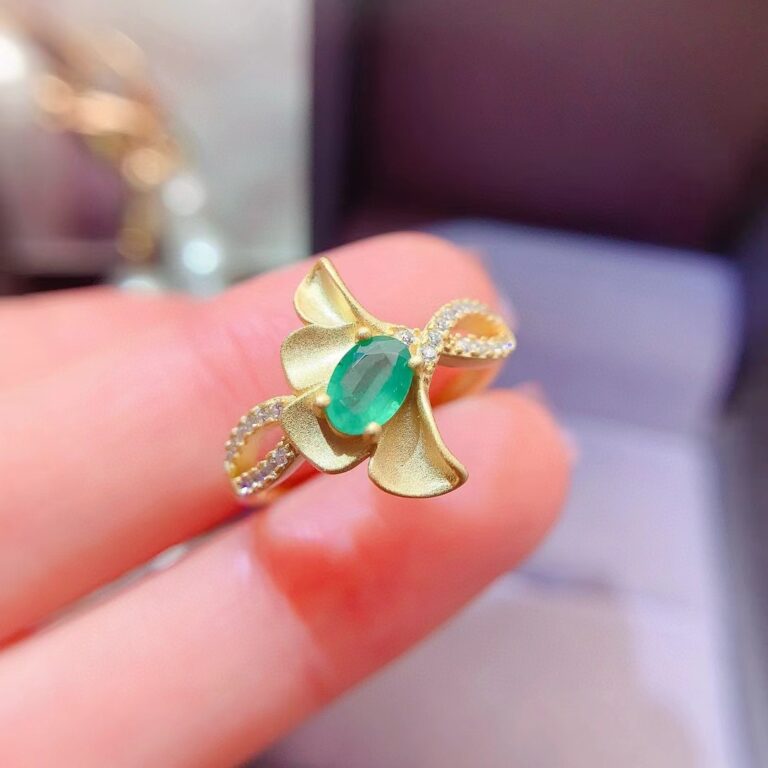 7 Costly Mistakes When Buying an Emerald Ring (And How to Avoid Them)